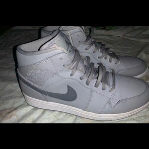 Jordan 1 Retro Mid Wolf Grey Cool Grey